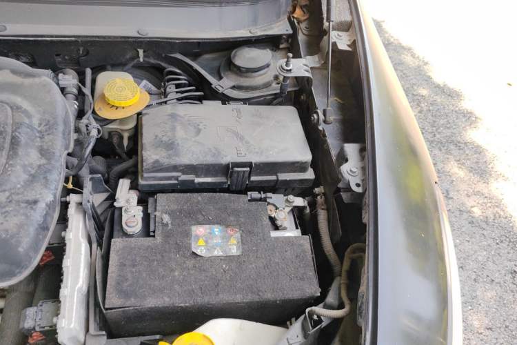 Used Jeep Cherokee 2016 2.4L Leading Edition Engine Bay Left