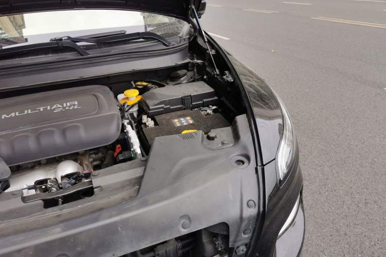 Used Jeep Cherokee 2016 2.4L Leading Edition Engine Bay Left