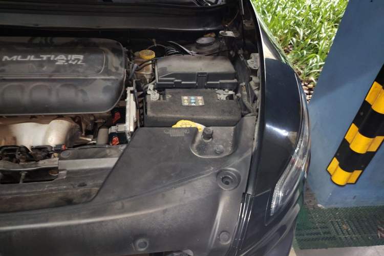 Used Jeep Cherokee 2016 2.4L Leading Edition Engine Bay Left