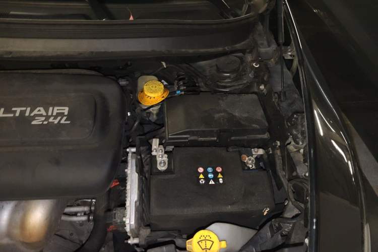 Used Jeep Cherokee 2016 2.4L Leading Edition Engine Bay Left