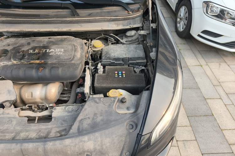 Used Jeep Cherokee 2016 2.4L Leading Edition Engine Bay Left