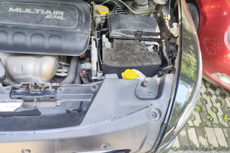 Used Jeep Cherokee 2016 2.4L Leading Edition Engine Bay Left