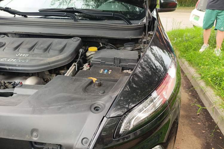 Used Jeep Cherokee 2016 2.0L Superior Edition Engine Bay Left