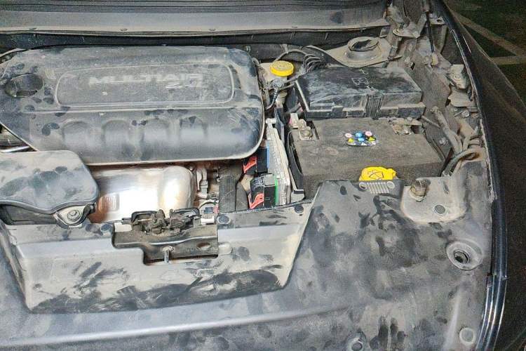 Used Jeep Cherokee 2016 2.4L Leading Edition Engine Bay Left