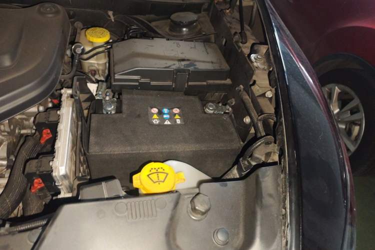 Used Jeep Cherokee 2016 2.0L Superior Edition Engine Bay Left