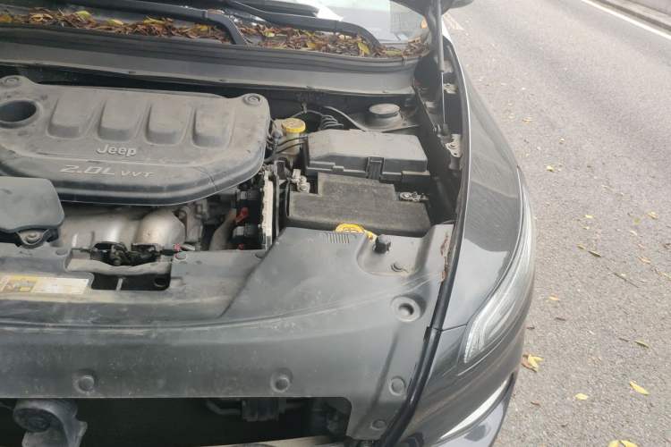 Used Jeep Cherokee 2016 2.0L Superior Edition Engine Bay Left
