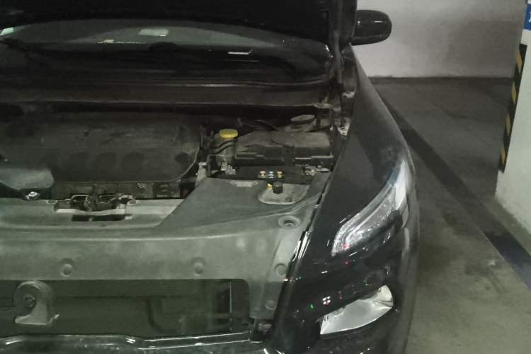 Used Jeep Cherokee 2016 2.4L Leading Edition Engine Bay Left