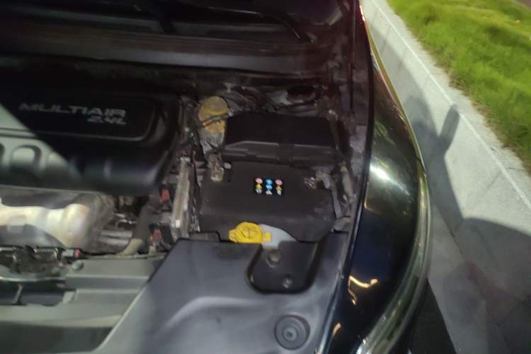 Used Jeep Cherokee 2016 2.4L Superior Edition Engine Bay Left