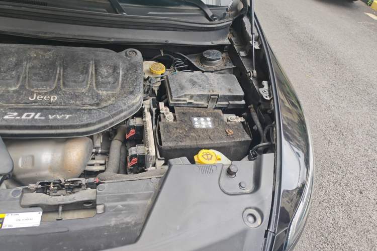Used Jeep Cherokee 2016 2.0L Superior Edition Engine Bay Left