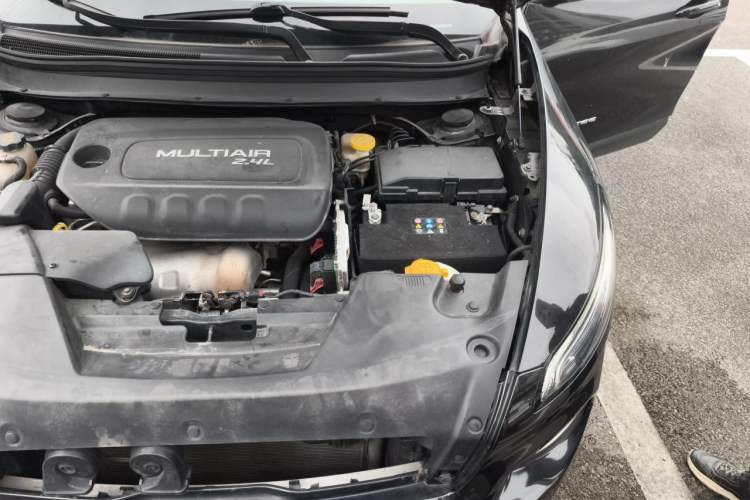 Used Jeep Cherokee 2016 2.4L Leading Edition Engine Bay Left