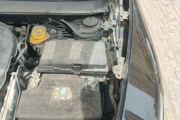 Used Jeep Cherokee 2016 2.4L Leading Edition Engine Bay Left