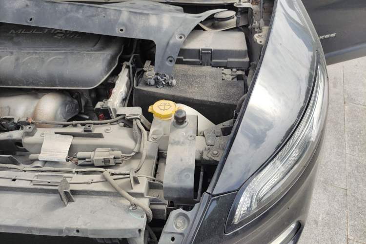 Used Jeep Cherokee 2016 2.4L Leading Edition Engine Bay Left