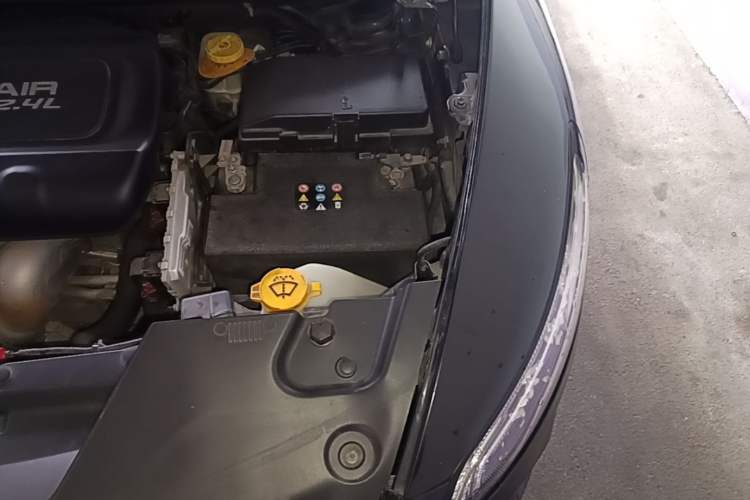 Used Jeep Cherokee 2016 2.4L Professional Smart Version Engine Bay Left