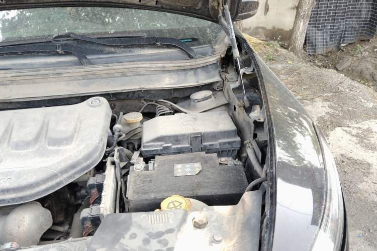 Used Jeep Cherokee 2016 2.0L Superior Edition Engine Bay Left
