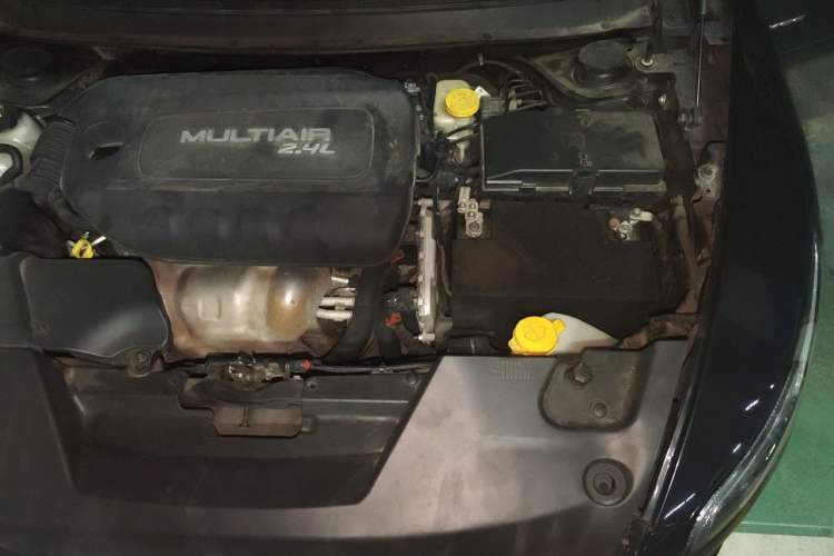 Used Jeep Cherokee 2016 2.4L Professional Smart Version Engine Bay Left