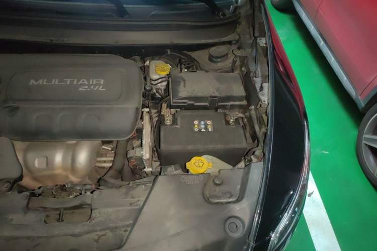 Used Jeep Cherokee 2016 2.4L Professional Edition Engine Bay Left