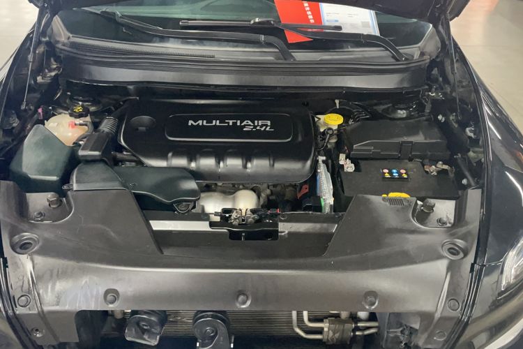 Used Jeep Cherokee 2016 2.4L Superior Edition Engine Bay