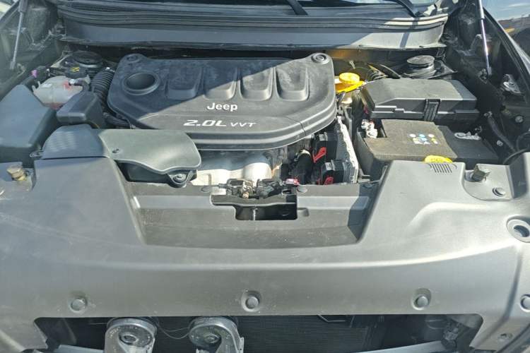 Used Jeep Cherokee 2016 2.0L Superior Edition Engine Bay