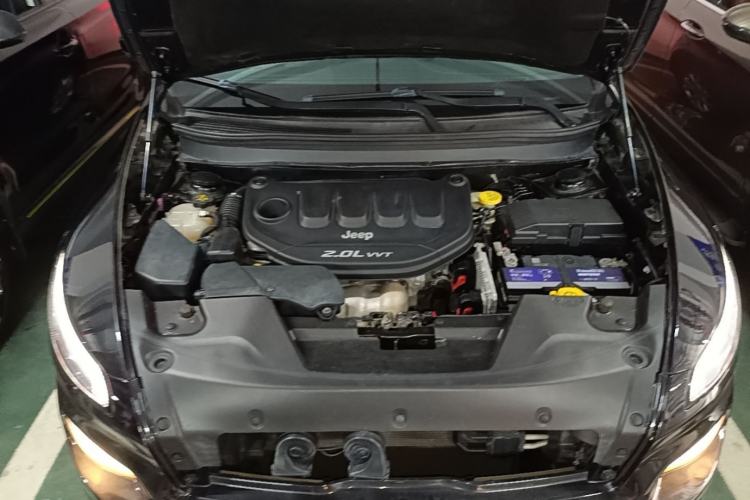 Used Jeep Cherokee 2016 2.0L Superior Edition Engine Bay