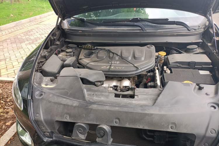 Used Jeep Cherokee 2016 2.0L Superior Edition Engine Bay Right