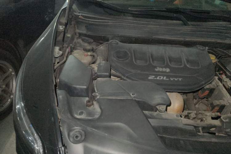 Used Jeep Cherokee 2016 2.0L Superior Edition Engine Bay Right