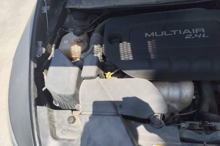 Used Jeep Cherokee 2016 2.4L Leading Edition Engine Bay Right