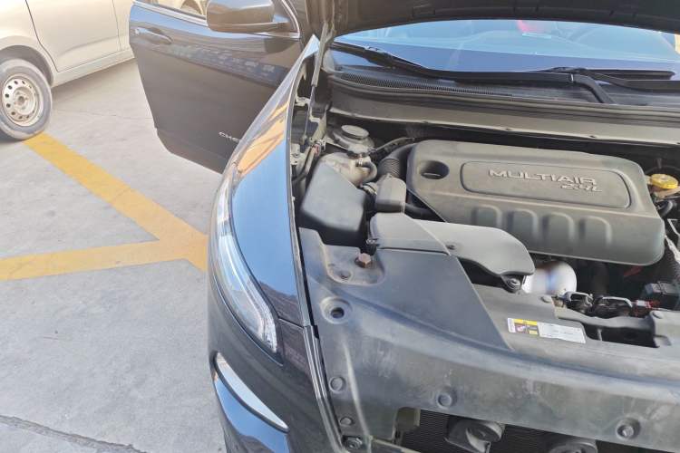 Used Jeep Cherokee 2016 2.4L Professional Edition Engine Bay Right