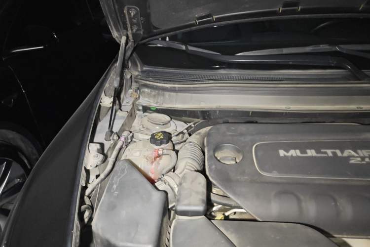 Used Jeep Cherokee 2016 2.4L Professional Smart Version Engine Bay Right