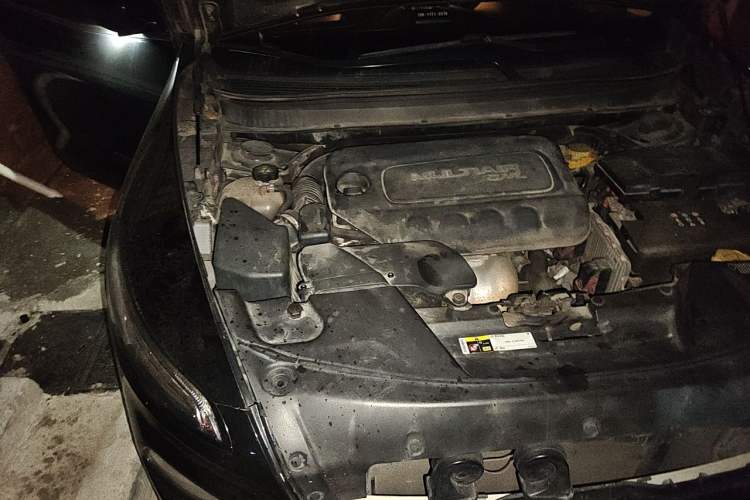 Used Jeep Cherokee 2016 2.4L Leading Edition Engine Bay Right