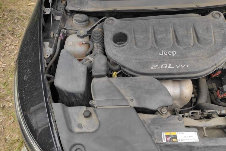 Used Jeep Cherokee 2016 2.0L Superior Edition Engine Bay Right