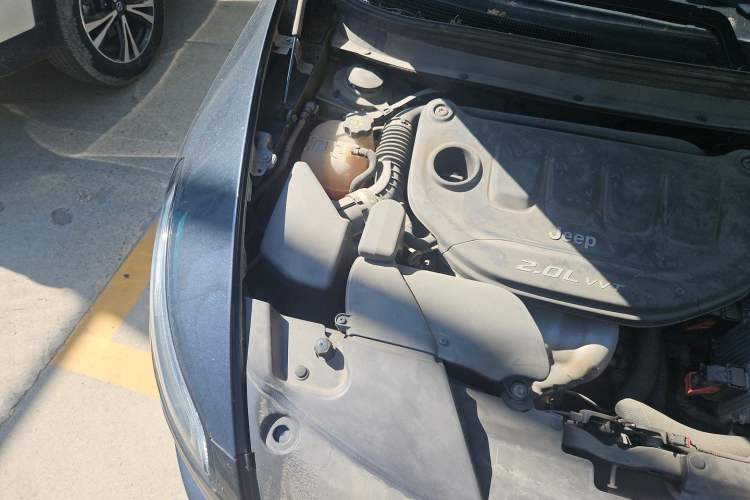 Used Jeep Cherokee 2016 2.0L Superior Edition Engine Bay Right