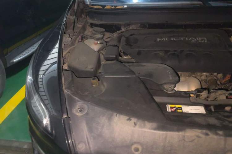 Used Jeep Cherokee 2016 2.4L Leading Edition Engine Bay Right