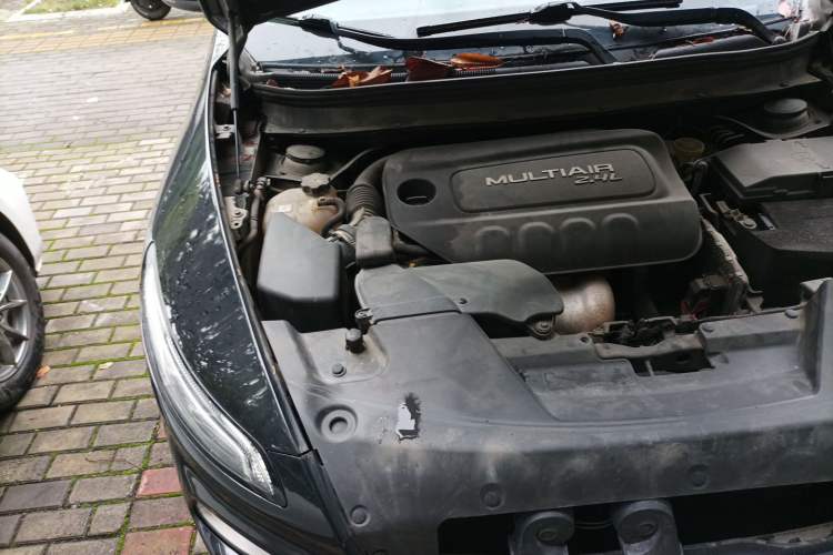Used Jeep Cherokee 2016 2.4L Leading Edition Engine Bay Right