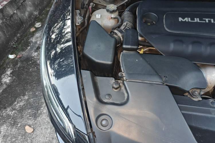 Used Jeep Cherokee 2016 2.4L Leading Edition Engine Bay Right