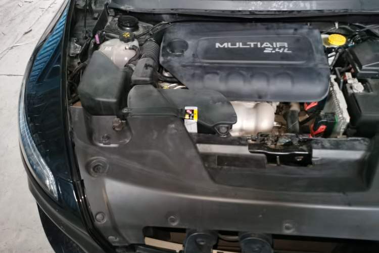 Used Jeep Cherokee 2016 2.4L Leading Edition Engine Bay Right