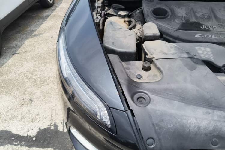 Used Jeep Cherokee 2016 2.0L Superior Edition Engine Bay Right