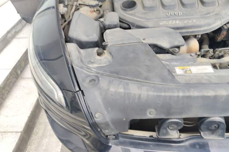 Used Jeep Cherokee 2016 2.0L Superior Edition Engine Bay Right