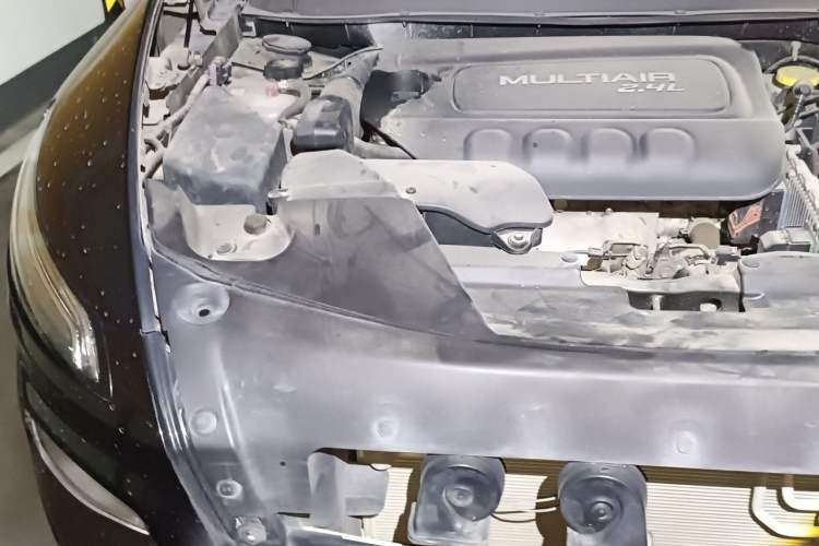 Used Jeep Cherokee 2016 2.4L Leading Edition Engine Bay Right