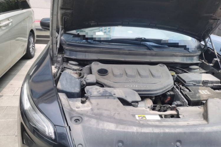 Used Jeep Cherokee 2016 2.0L Superior Edition Engine Bay Right