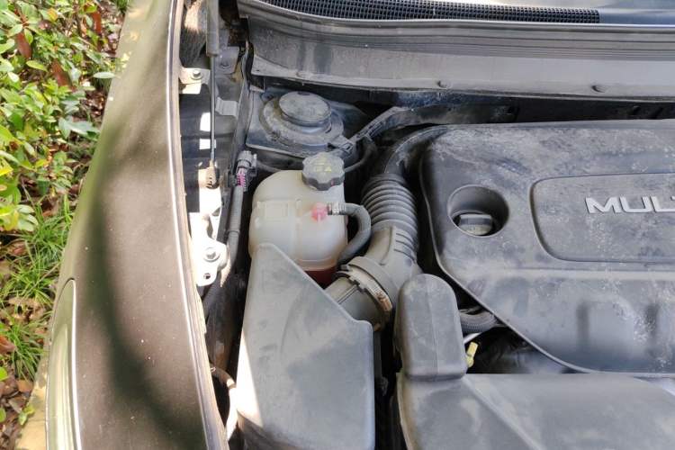 Used Jeep Cherokee 2016 2.4L Leading Edition Engine Bay Right