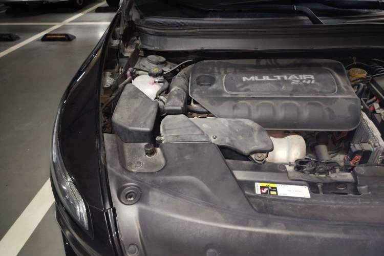 Used Jeep Cherokee 2016 2.4L Leading Edition Engine Bay Right