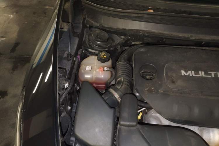 Used Jeep Cherokee 2016 2.4L Leading Edition Engine Bay Right