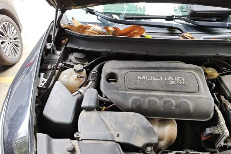 Used Jeep Cherokee 2016 2.4L Professional Edition Engine Bay Right