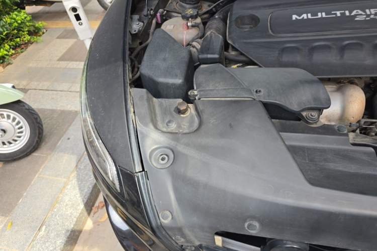 Used Jeep Cherokee 2016 2.4L Leading Edition Engine Bay Right