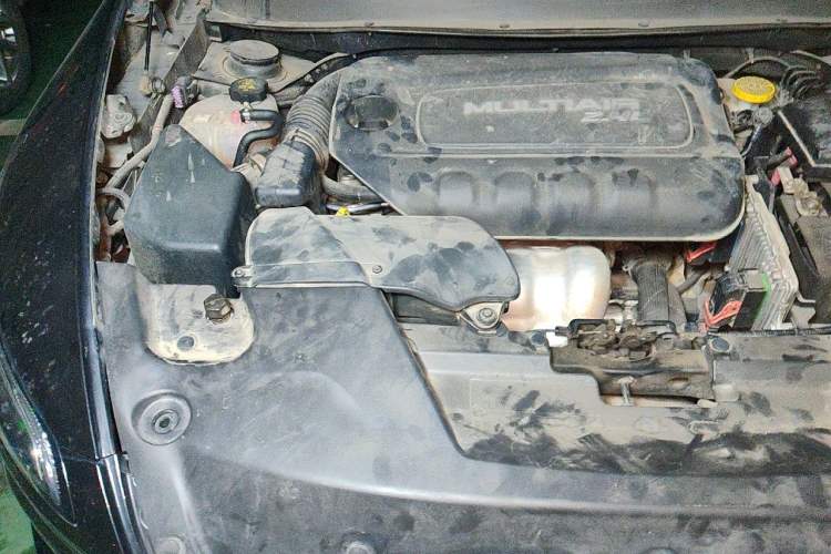 Used Jeep Cherokee 2016 2.4L Leading Edition Engine Bay Right