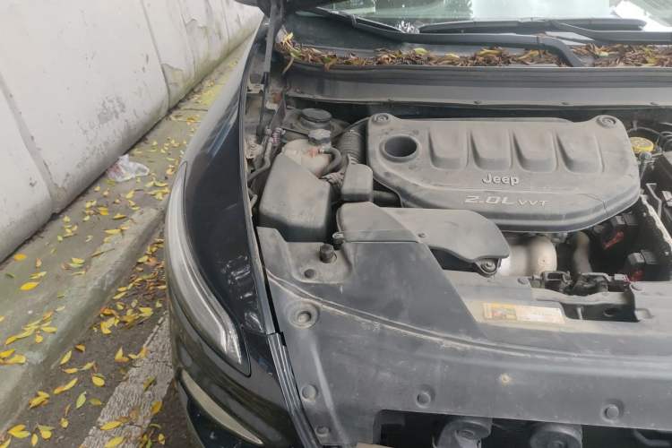 Used Jeep Cherokee 2016 2.0L Superior Edition Engine Bay Right