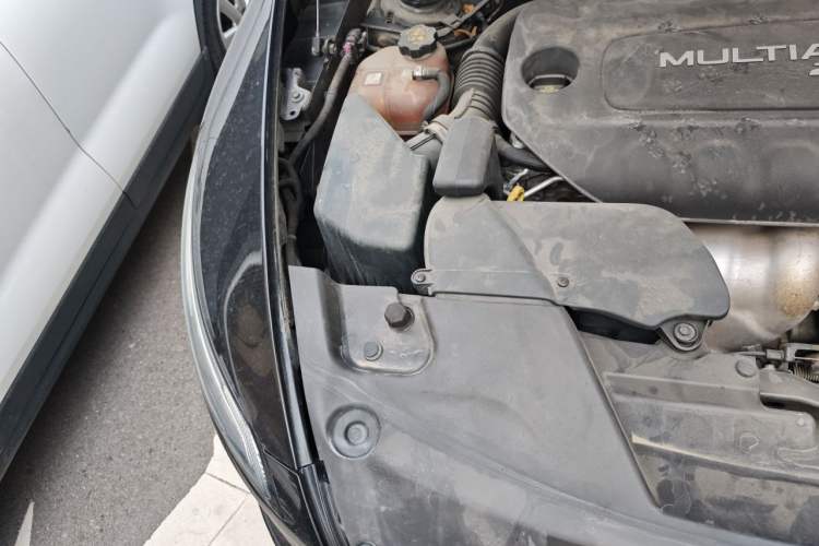 Used Jeep Cherokee 2016 2.4L Leading Edition Engine Bay Right