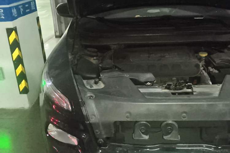 Used Jeep Cherokee 2016 2.4L Leading Edition Engine Bay Right