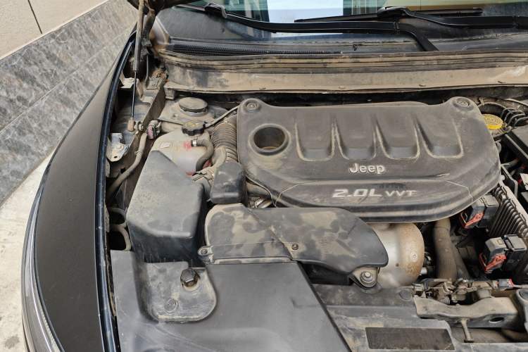 Used Jeep Cherokee 2016 2.0L Superior Edition Engine Bay Right