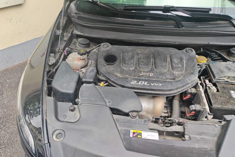 Used Jeep Cherokee 2016 2.0L Superior Edition Engine Bay Right